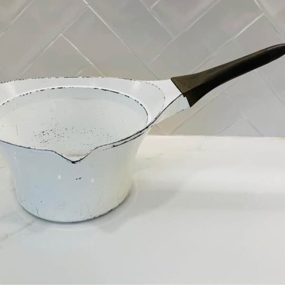 BergHOFF White Enameled Gas,Electric & Induction Saucepan MCM Retro Style, 9.5”
